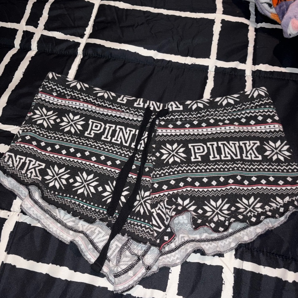 Victoria’s Secret pink sleep shorts L